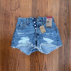 BNWT Levi's 501 High Rise Women’s Distressed Denim Shorts